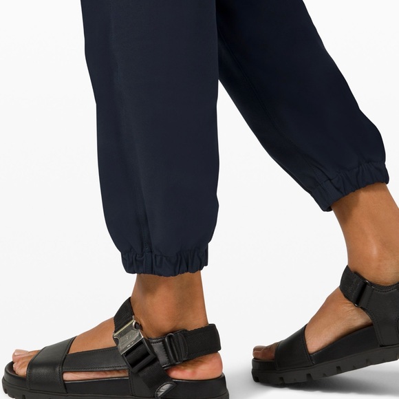 Lululemon Women’s Wrapstreme High-Rise Jogger 7/8 - Picture 5 of 7